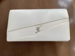 ホワイト クラッチバッグ 斜めラインデザイン