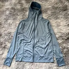 美品✨【スクロール】ＵＶカットパーカー キャップ風フード付き (M)