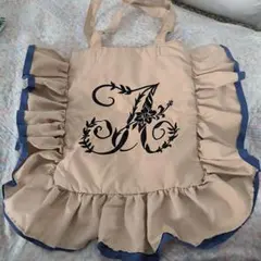 イニシャル K フリル付きベージュトートバッグ