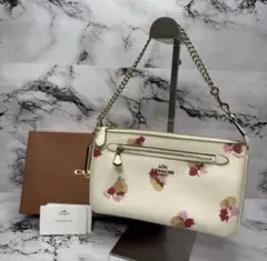 極美品！コーチ、アクセサリーポーチ、チェーンバッグ、人気色、PVC地