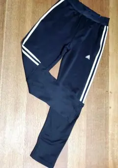 ⭐在庫処分sale⭐adidas　ジャージパンツ　黒　白ライン　１６０cm。。。