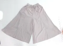グレー ワイドパンツ