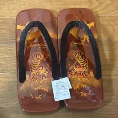 虎模様　木製下駄　メンズ　和装履き物　下駄