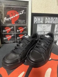 ブラックスニーカー