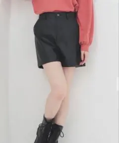 Honeys 黒 合成皮革 ショートパンツ