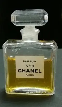 CHANEL　No.19