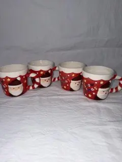 クリスマスカップ　 サンタ　陶器カップ4個セット