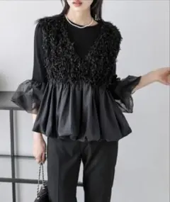 美品 フェザーフリンジぺプラムベスト 黒