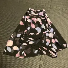 フレアスカート 黒地 花びら模様
