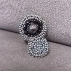 ビーズ刺繍　ブローチ　アクセサリー