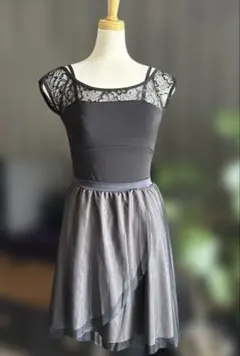 美品◇Jewelesque◇レオトップ　黒　Mのサムネイル