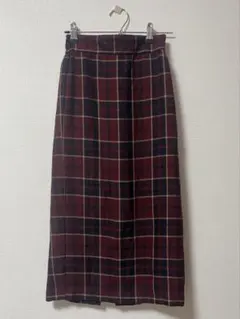 赤と黒のチェック柄タイトスカート