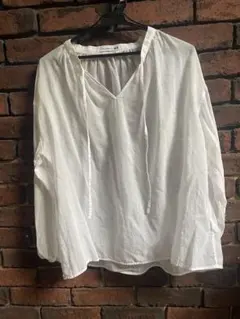 JW ANDERSON UNIQLO ホワイトVネック長袖シャツ