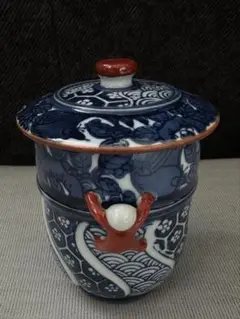 青と白の蓋付き湯飲み