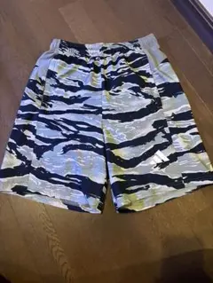 adidas 迷彩柄 ハーフパンツ Mサイズ　ランニング