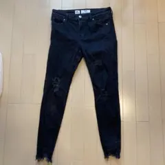ブラック スキニーデニム ダメージ加工