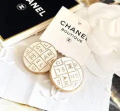 CHANEL BIGロゴWhiteボタン 2個セット　ラスト