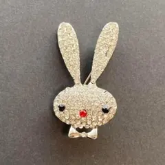 ブローチ　キラキラうさぎ　ラインストーン　プレゼント　贈り物　簡易ラッピング付き