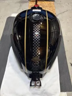 川崎W800メグロK3純正燃料タンク！！ 川崎W800メグロK3純正燃料タンク！！ - メルカリ