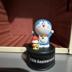 ドラえもん 25周年記念フィギュアペットボトルキャップ