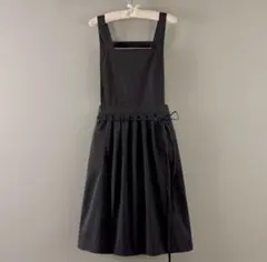 大人可愛い ワンピースエプロン 黒 プリーツ 撥水 防汚 カフェ 料理 DIY