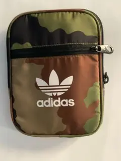 adidas ショルダーバッグ （大人気）カモフラ柄のサムネイル