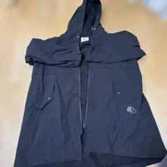 ドラッグストアーズ　フード付き黒ジャンパー