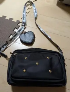 makiショルダーバッグ ハートチャーム付き