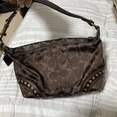 COACH ブラウン ハンドバッグ スタッズ付き