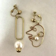 アート風パール付きイヤリング