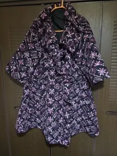黒と紫の花柄ロングコート 柄　デザインおしゃれ　人とかぶらない　高級感