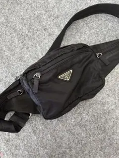 PRADA プラダ ボディバッグ ブルー　2回のみ使用の美品　保存袋や箱付き PRADA プラダ ボディバッグ ブルー 2回のみ使用の美品 保存袋や箱付き