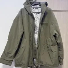 オリーブ色 フード付きダウンジャケット