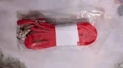 赤いストラップ