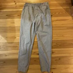 ユニクロ　ウルトラストレッチアクティブジョガーパンツ　160 グレー