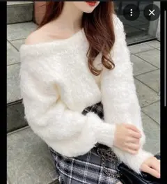 新品ingni オフショルダーにもシャギーニット　ホワイト