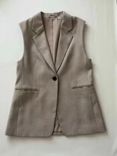 GU ベージュ ノースリーブジレ M