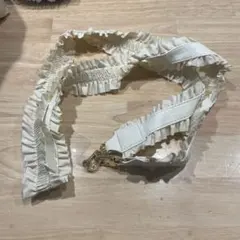 フリル付きアイボリーショルダーストラップ