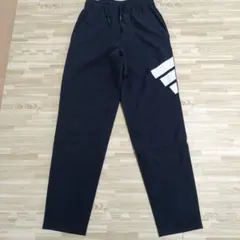 アディダス　ウィンドブレーカーパンツ140