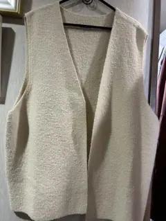 クリーム色 ノースリーブベスト