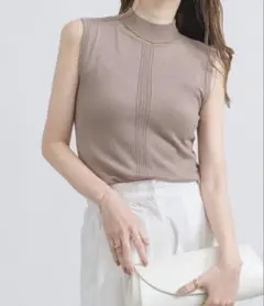 【美品】NEUNA ヌナ　ノースリーブ縦ラインニットトップスのサムネイル