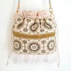 1点のみ　インド刺繍　ショルダーバッグ　インドリボン　巾着　バッグ　フリル