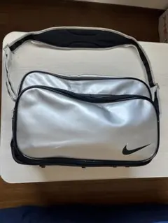 NIKE エナメルスポーツバッグ 黒/シルバー