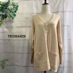 トラサルディ　TRUSSARDI　ベージュ　ボタン開閉　カーディガン　ゆるダボ