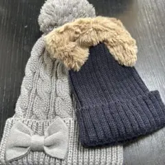 グレーケーブル編みニット帽とネイビーのビーニーセット