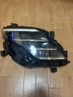 日産セレナ GFC28 右ヘッドライト美品のサムネイル