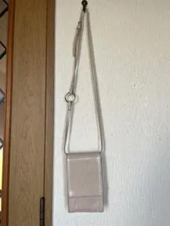 ベージュ スマホショルダーバッグ　ライトブラウン