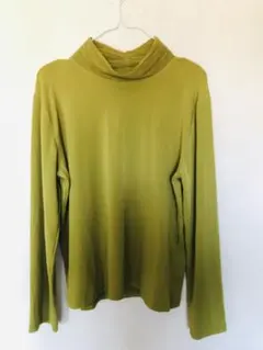 未使用　オリーブグリーン ハイネック長袖トップス　春秋　レディース　薄手