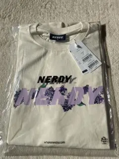 新品　NERDY ロゴプリント Tシャツ Mサイズ クリームのサムネイル