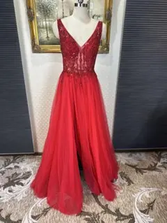 赤いVネックスパンコールロングドレス